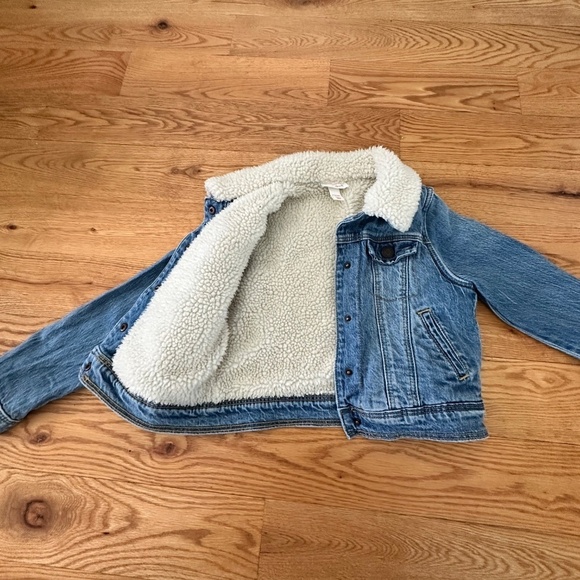 Cat & Jack Kids Sherpa Denim Jacket/Jean Jacket in Small - Picture 2 of 5